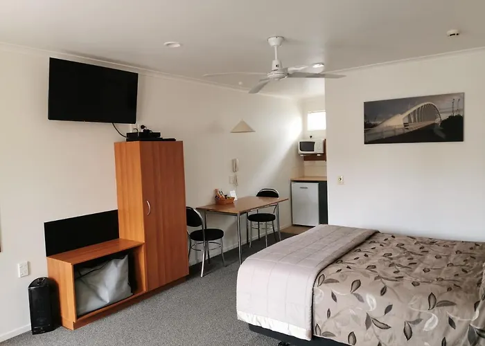 Bks Egmont Motor Lodge