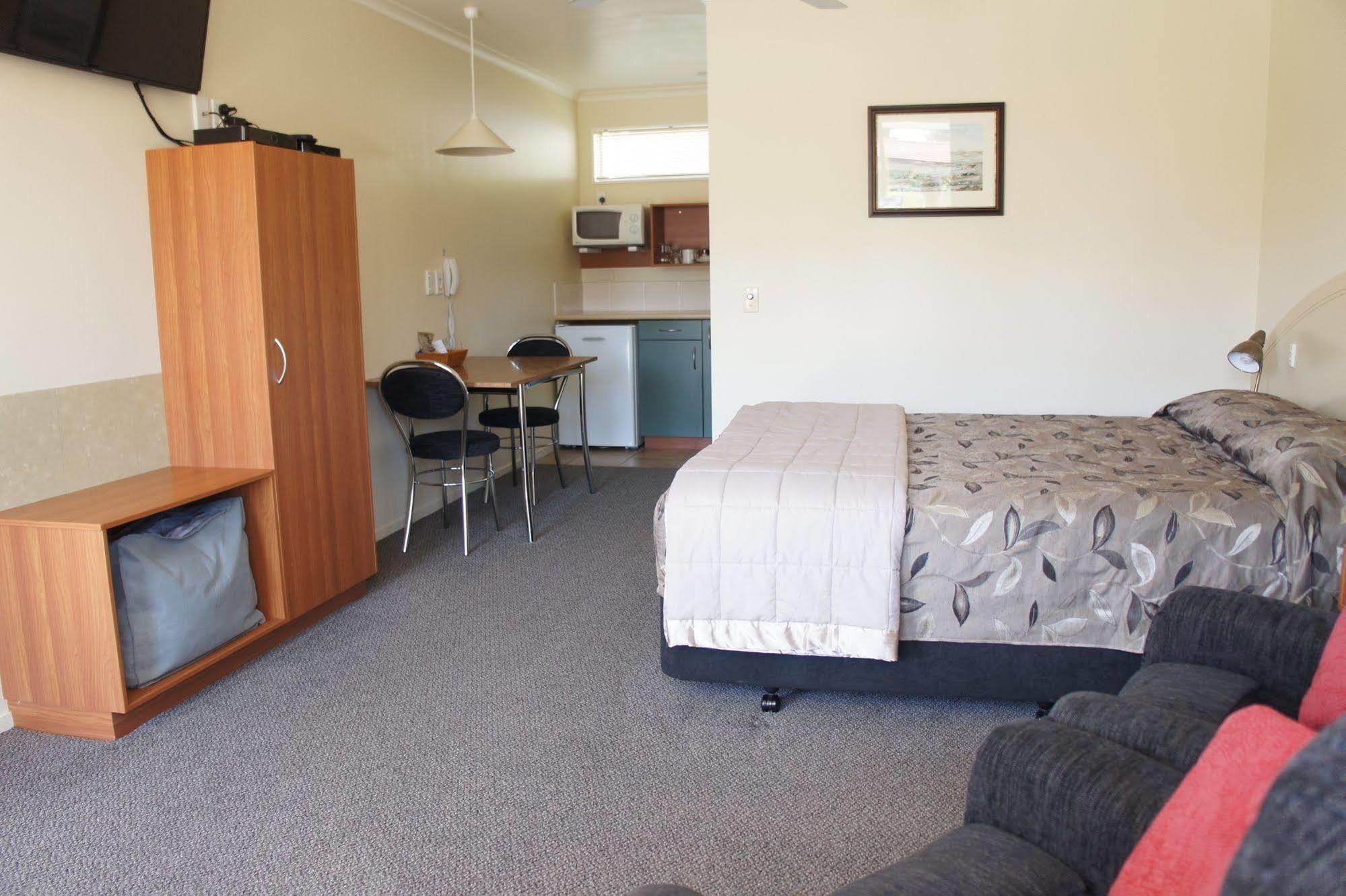 Bks Egmont Motor Motel 4*